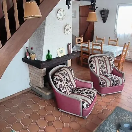 펜션 House With Beautiful Garden Close To The Sea