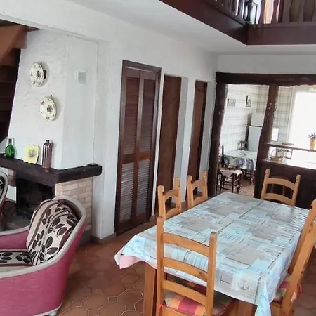 House With Beautiful Garden Close To The Sea *