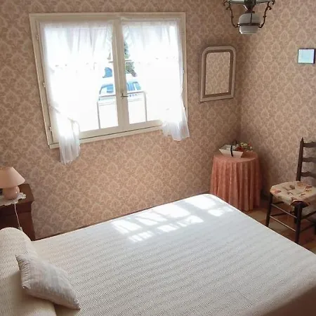House With Beautiful Garden Close To The Sea Hébergement de vacances *