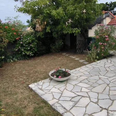 Hébergement de vacances House With Beautiful Garden Close To The Sea *